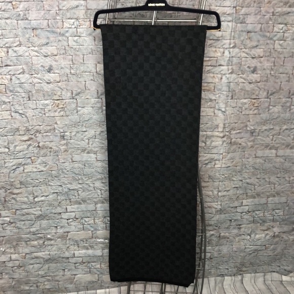 🔥🔥AUTHENTIC LOUIS VUITTON SCARF( matching beanie listed ) Size: OS🔥🔥 - Picture 4 of 9
